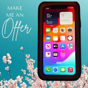 Apple IPhone XR IOS 128GB Mint Condtion With Cover And Charger Included